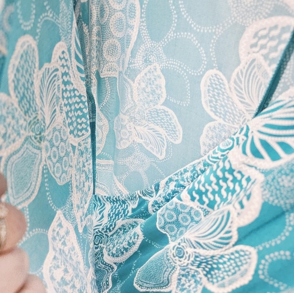 🎄Perceptions Asymetrical Short Sleeve V Neck Floral Faux Wrap Blue Dress - Picture 9 of 9